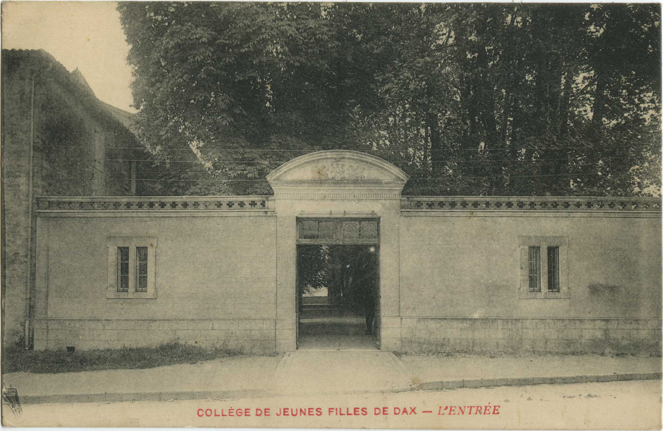 Dax - COLLÈGE DE JEUNES FILLES DE DAX - L'ENTRÉE