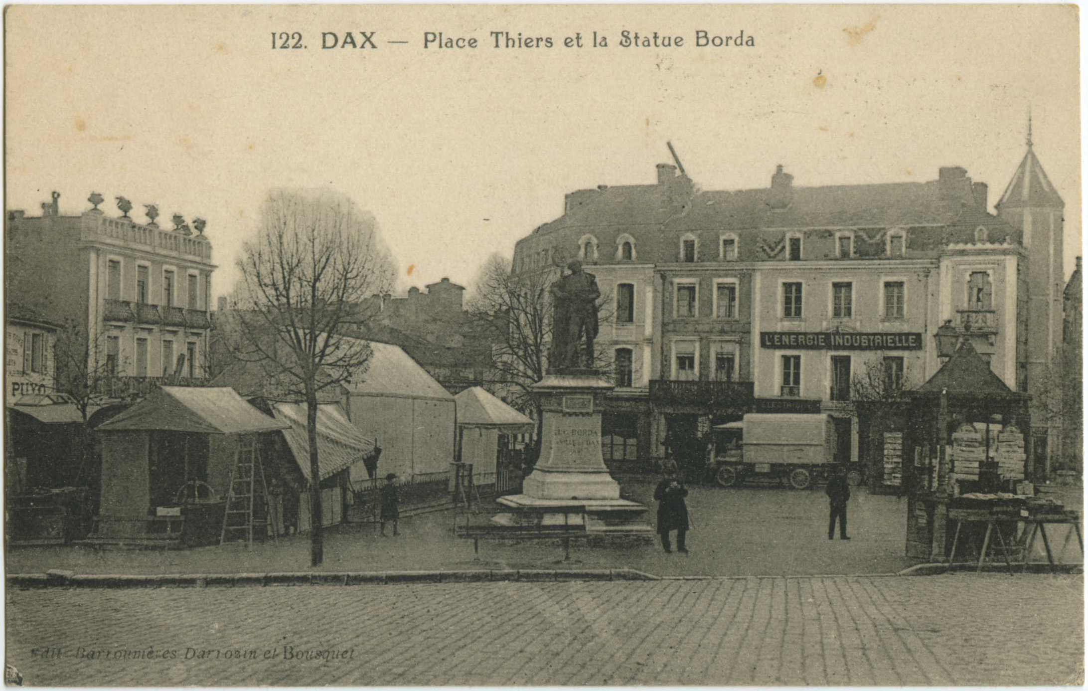 Dax - Place Thiers et la Statue de Borda