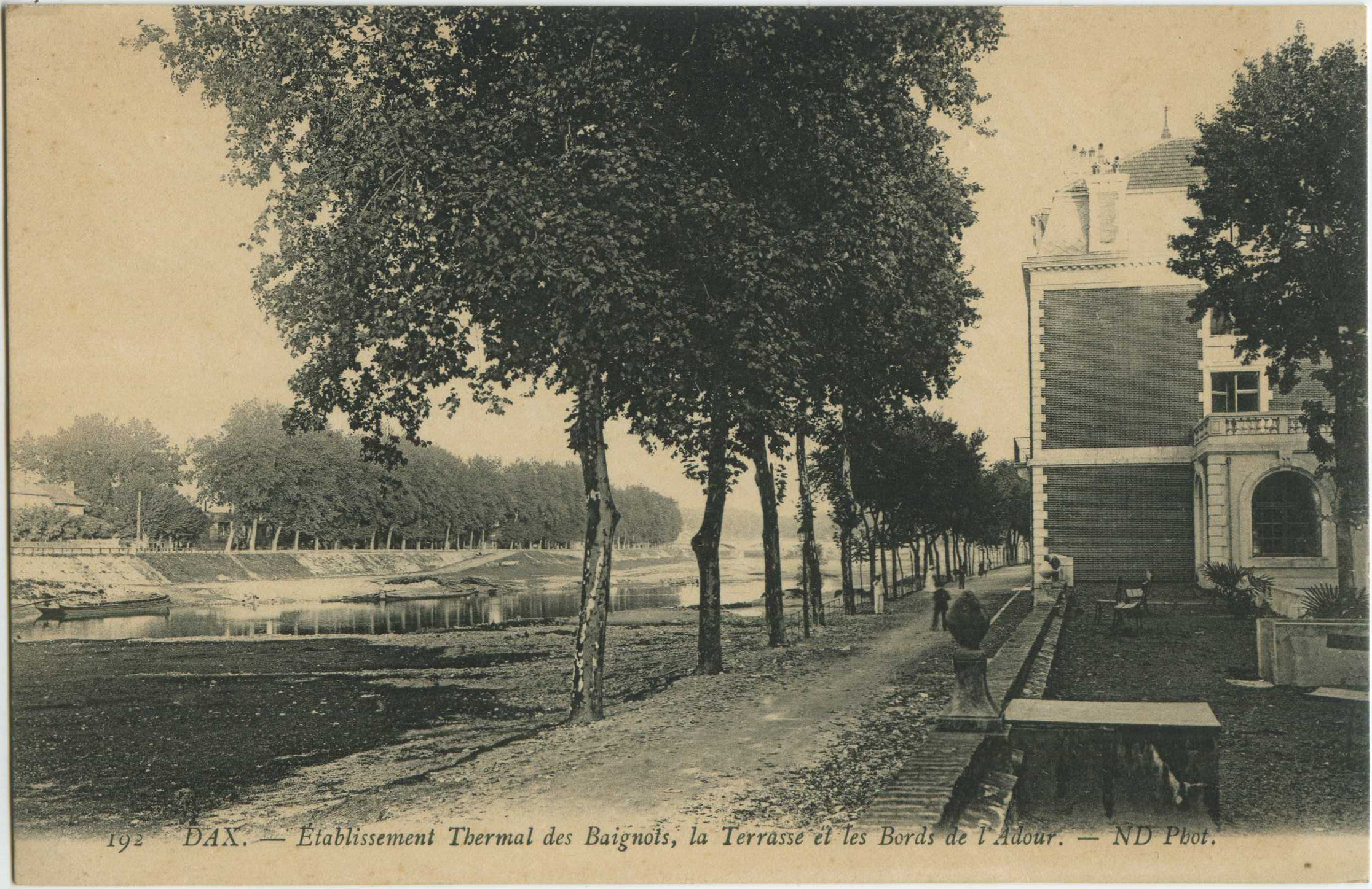 Dax - Établissement Thermal des Baignots, la Terrasse et les Bords de l'Adour.