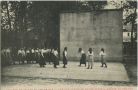 Carte postale ancienne - Dax - COLLÈGE DE JEUNES FILLES DE DAX - UNE DES COURS DE RÉCRÉATION - PARTIE DE PELOTE