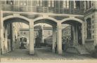 Carte postale ancienne - Dax - Établissement Thermal des Baignots, Colonnades de la Cour intérieure.