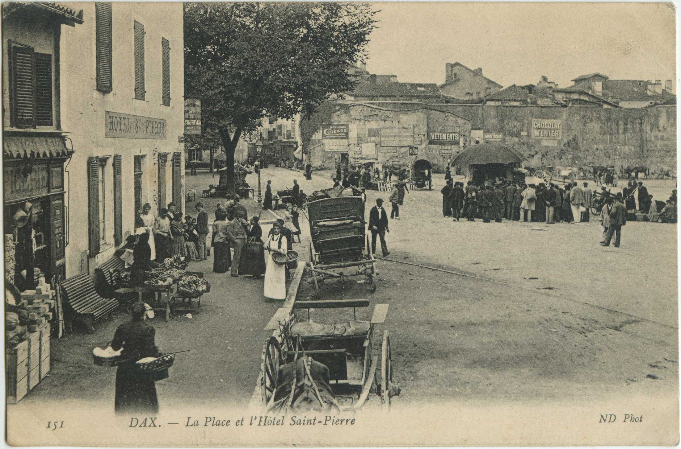 Dax - La Place et l'Hôtel Saint-Pierre