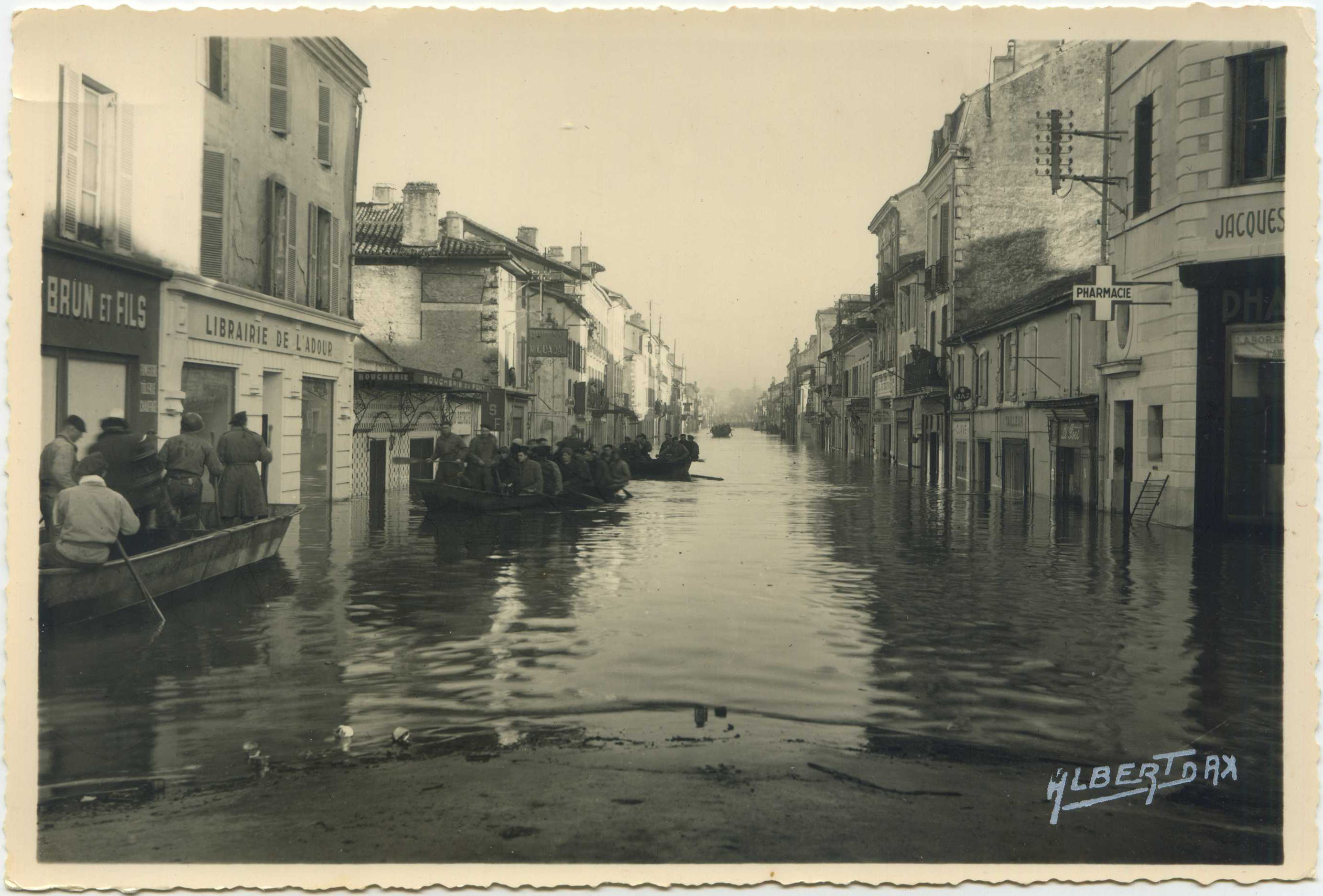 Dax - Photo - Crue de 1952 - L'avenue Saint-Vincent-de-Paul