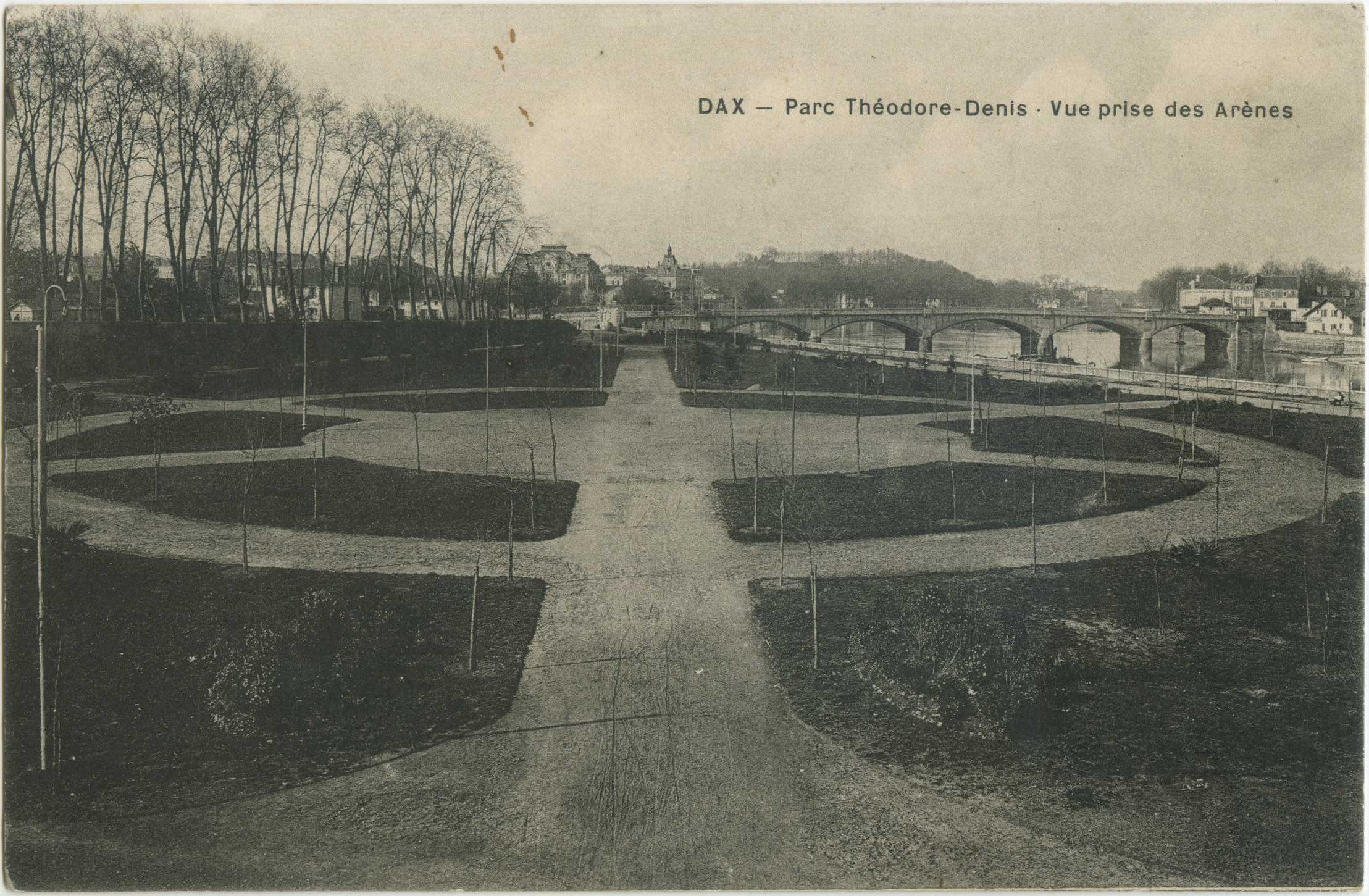 Dax - Parc Théodore-Denis - Vue prise des Arènes
