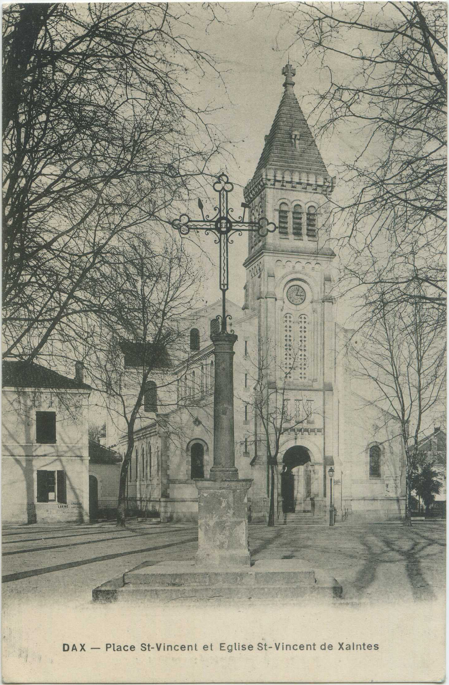 Dax - Place St-Vincent et Eglise St-Vincent de Xaintes