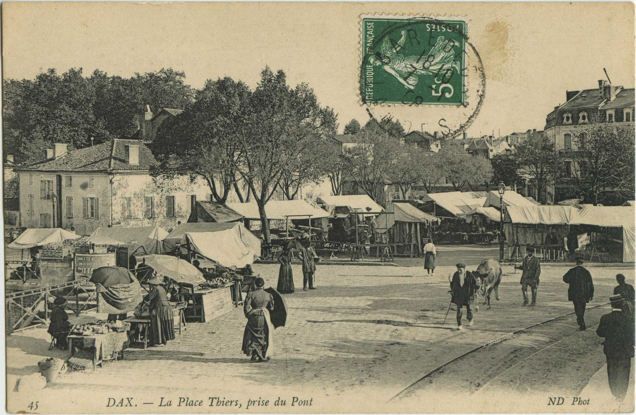 Dax - La Place Thiers, prise du Pont