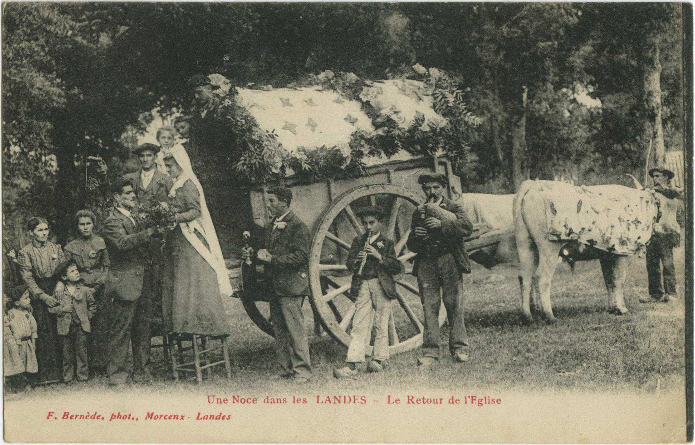 Landes - Une Noce dans les LANDES - Le Retour de l'Eglise