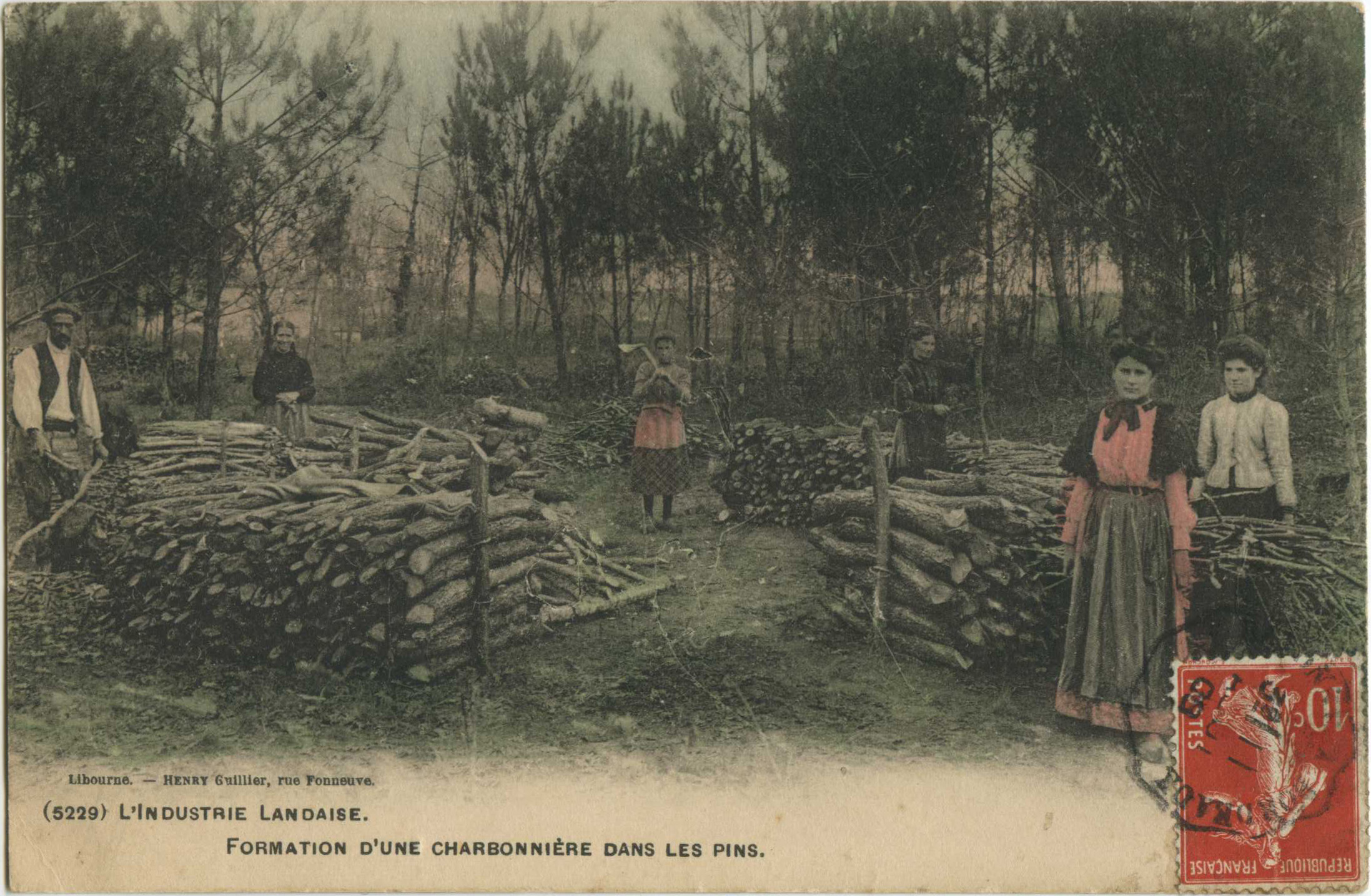 Landes - L'Industrie Landaise - Formation d'une charbonnière dans les pins.