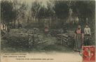 Carte postale ancienne - Landes - L'Industrie Landaise - Formation d'une charbonnière dans les pins.