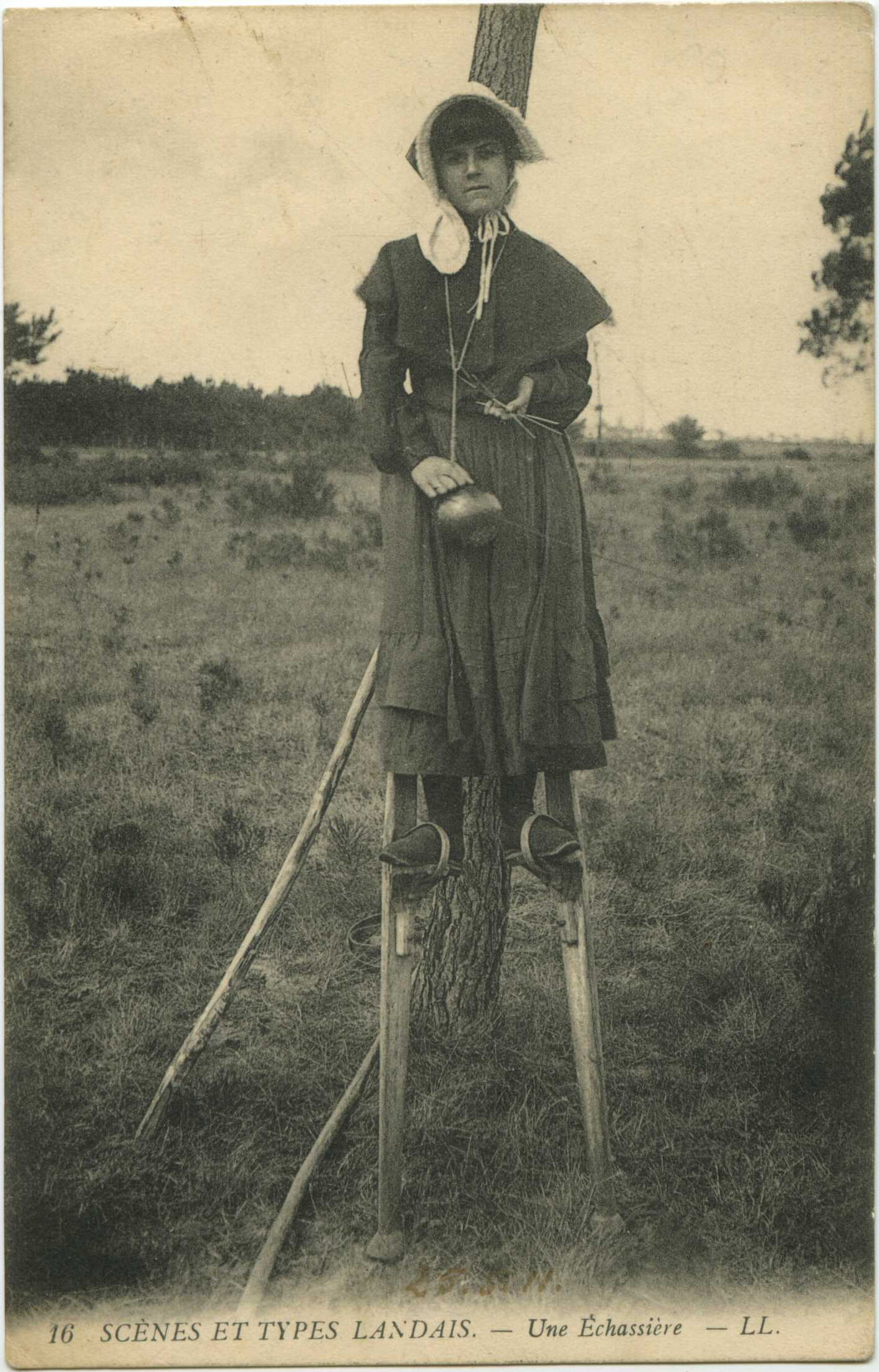 Landes - SCÈNES ET TYPES LANDAIS - Une Échassière