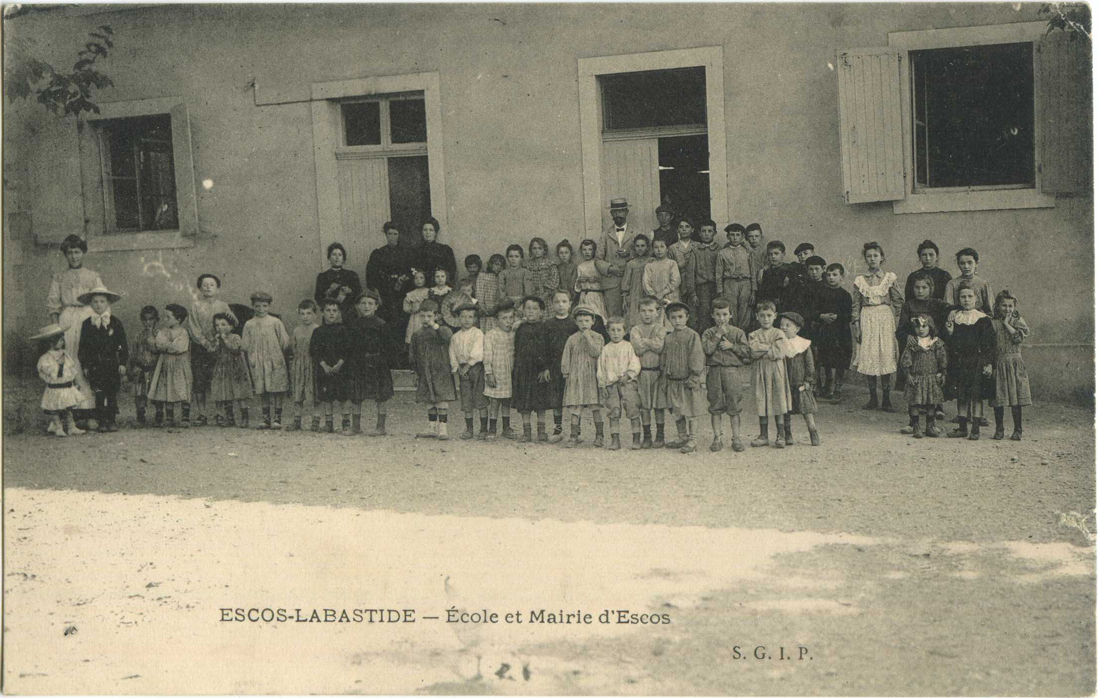 Escos - École et Mairie d'Escos