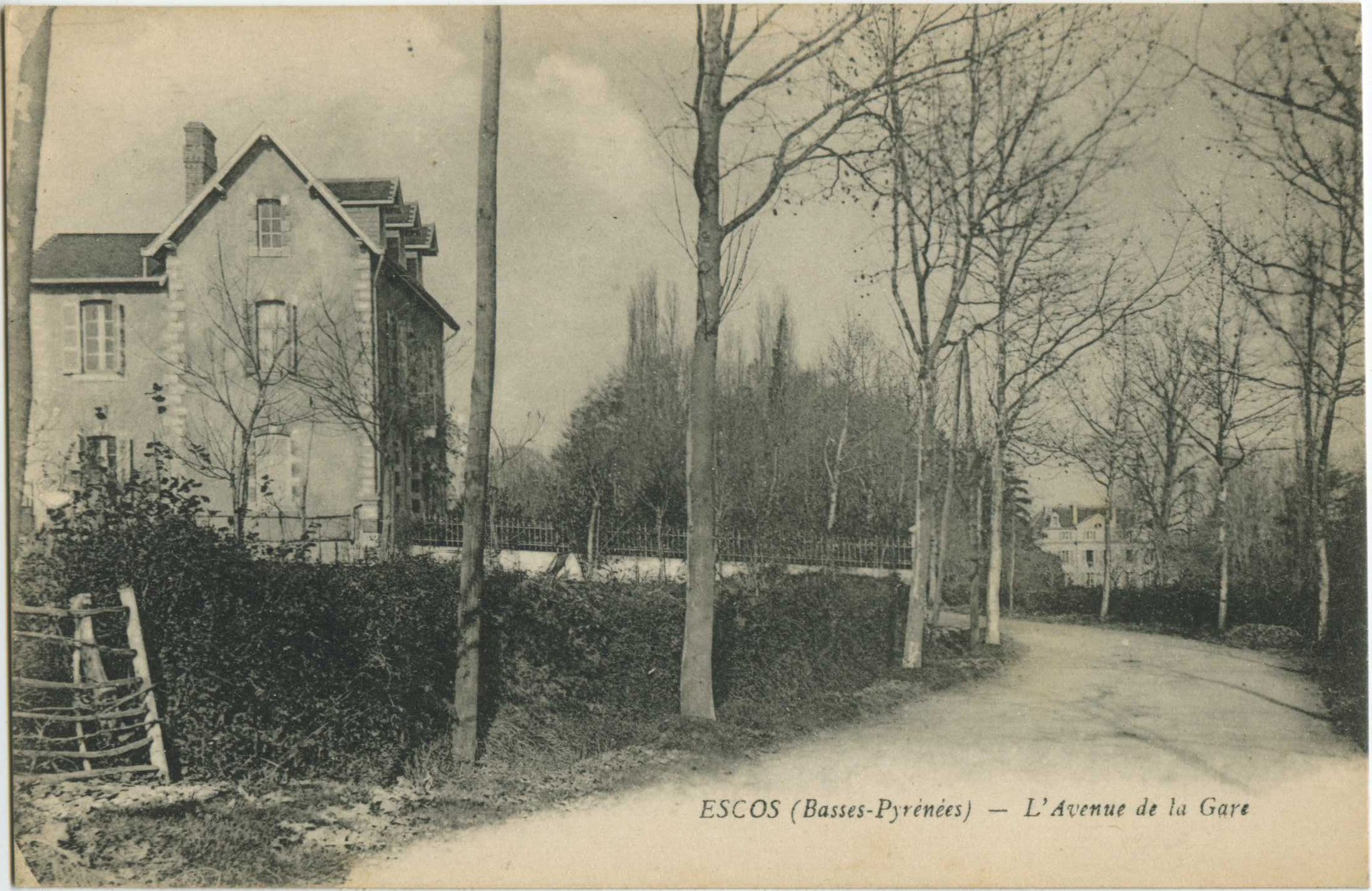 Escos - L'Avenue de la Gare