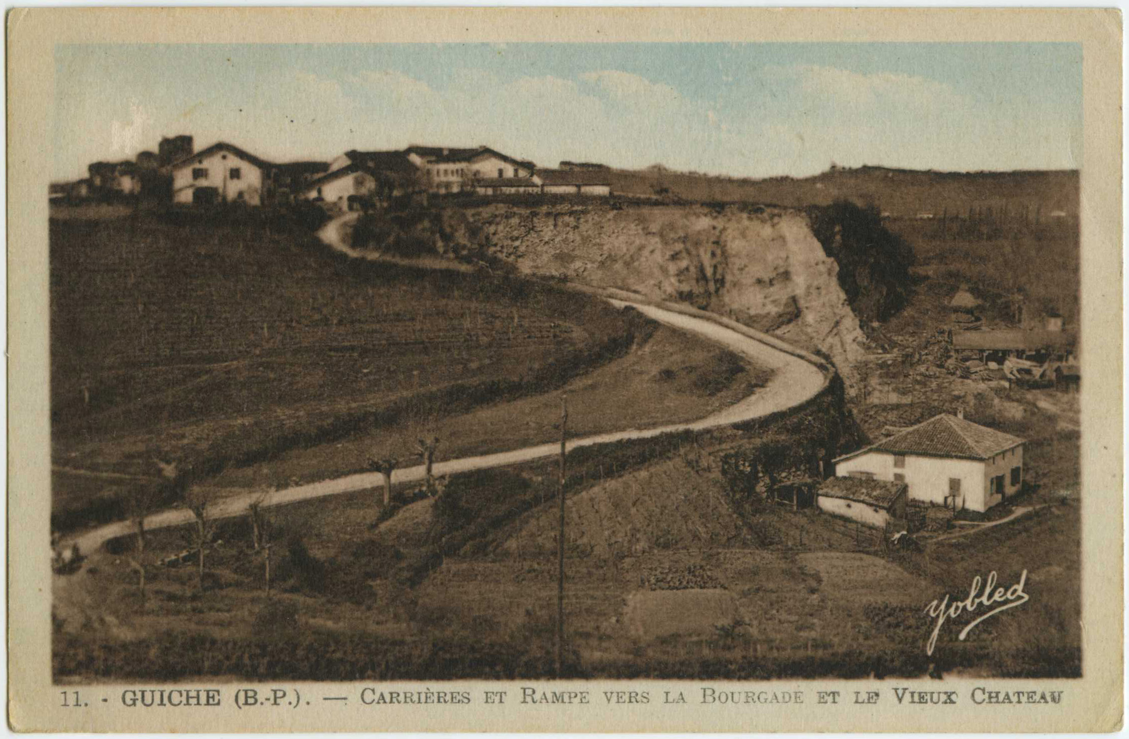 Guiche - Carrières et Rampe vers la Bourgade et le Vieux Chateau