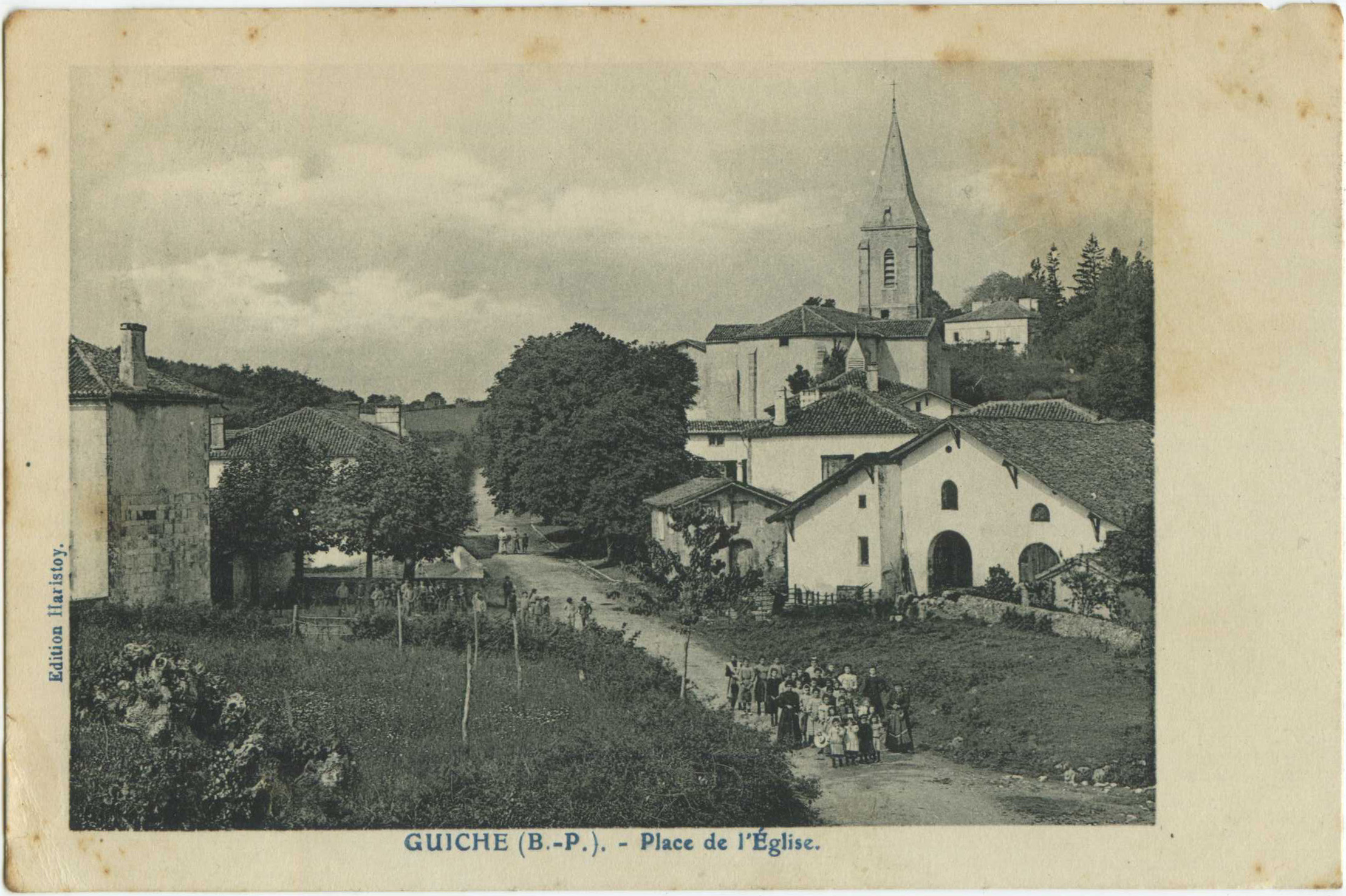 Guiche - Place de l'Église