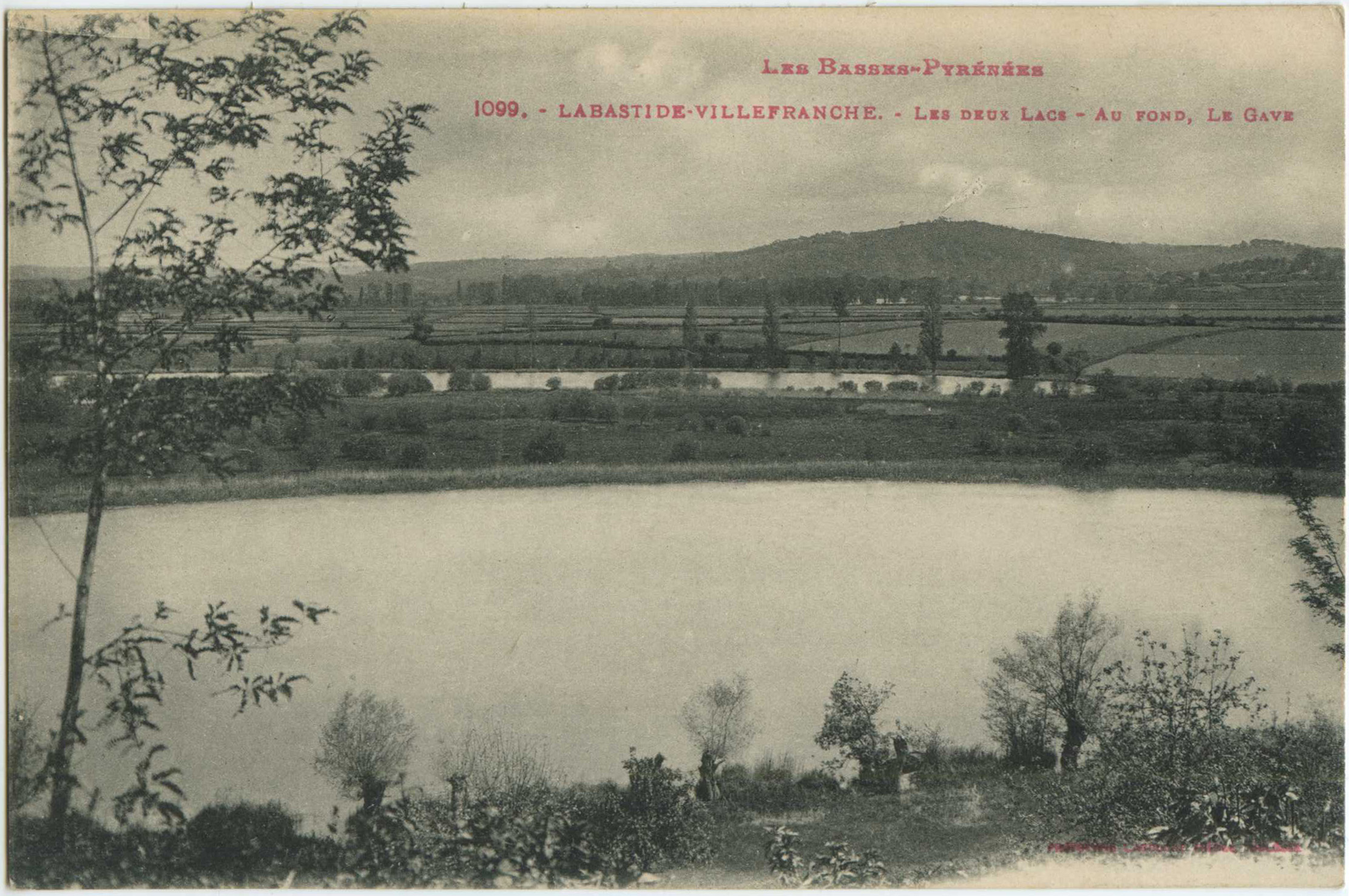 Labastide-Villefranche - Les deux Lacs - Au fond, Le Gave