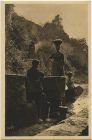 Carte postale ancienne - Peyrehorade - Les Landes de Gascogne - Braves gens de Peyrehorade bavardant à la fontaine