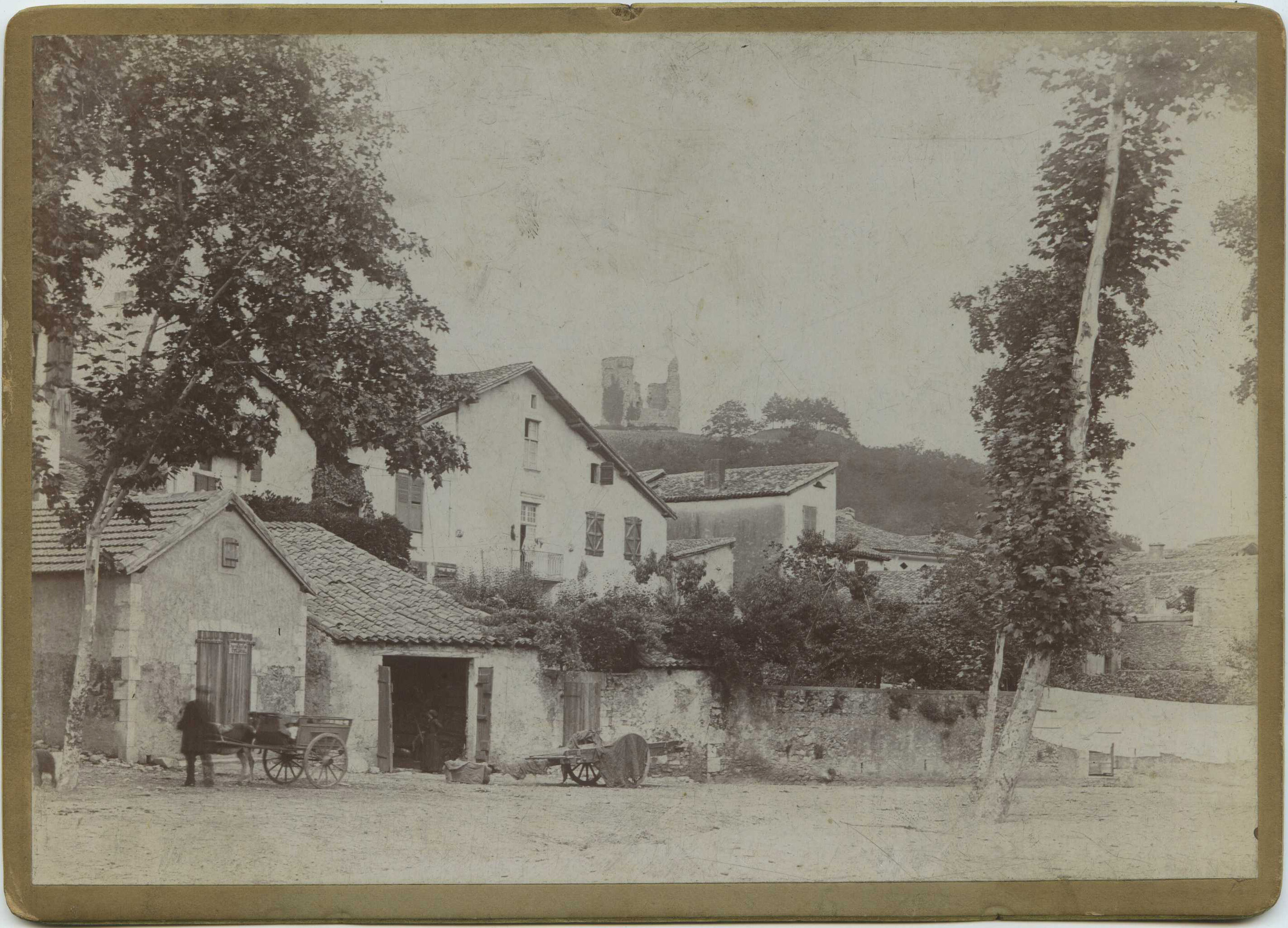 Peyrehorade - Photo - Les ruines du château d'Aspremont vues du Sablot