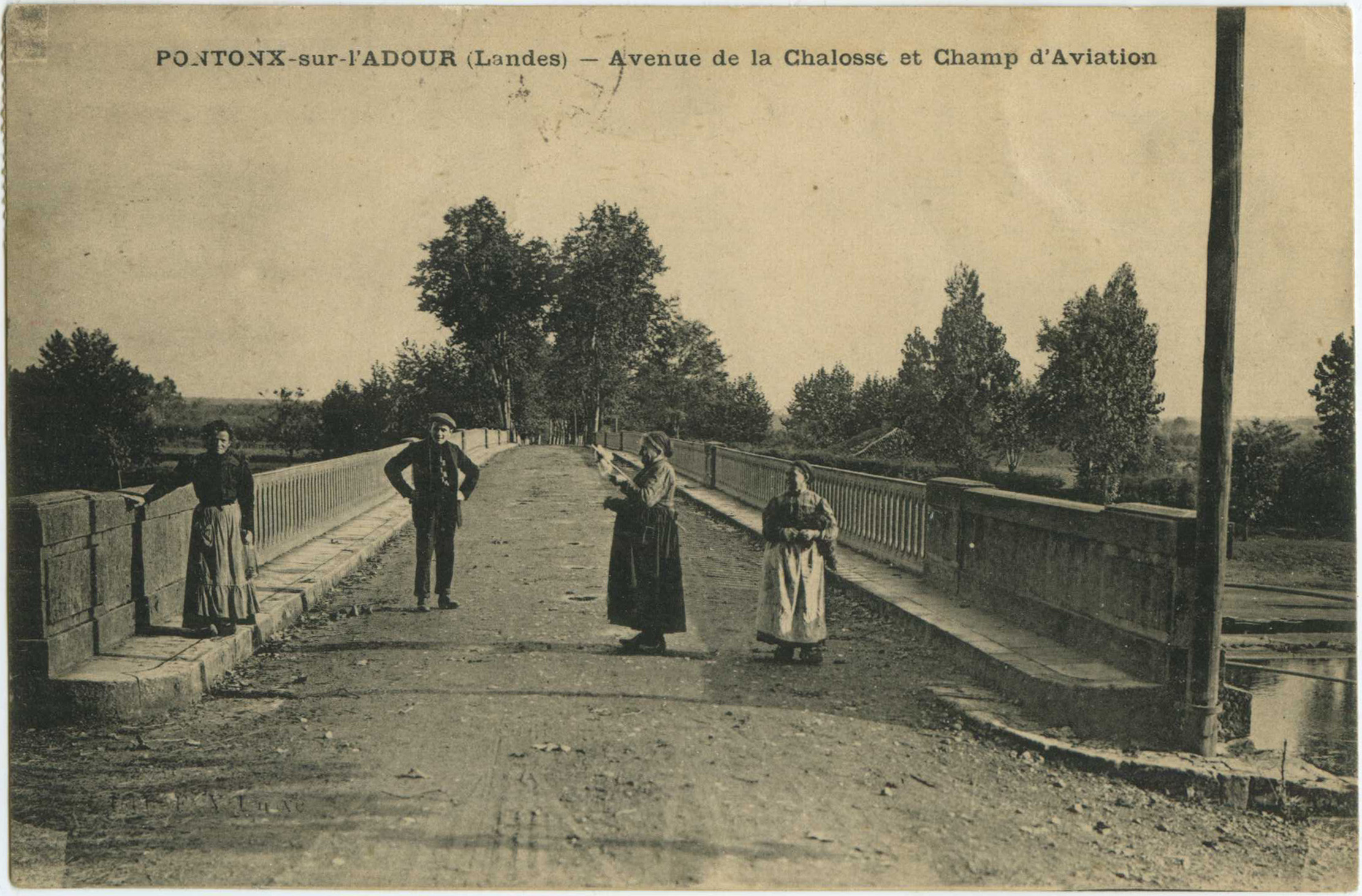 Pontonx-sur-l'Adour - Avenue de la Chalosse et Champ d'Aviation