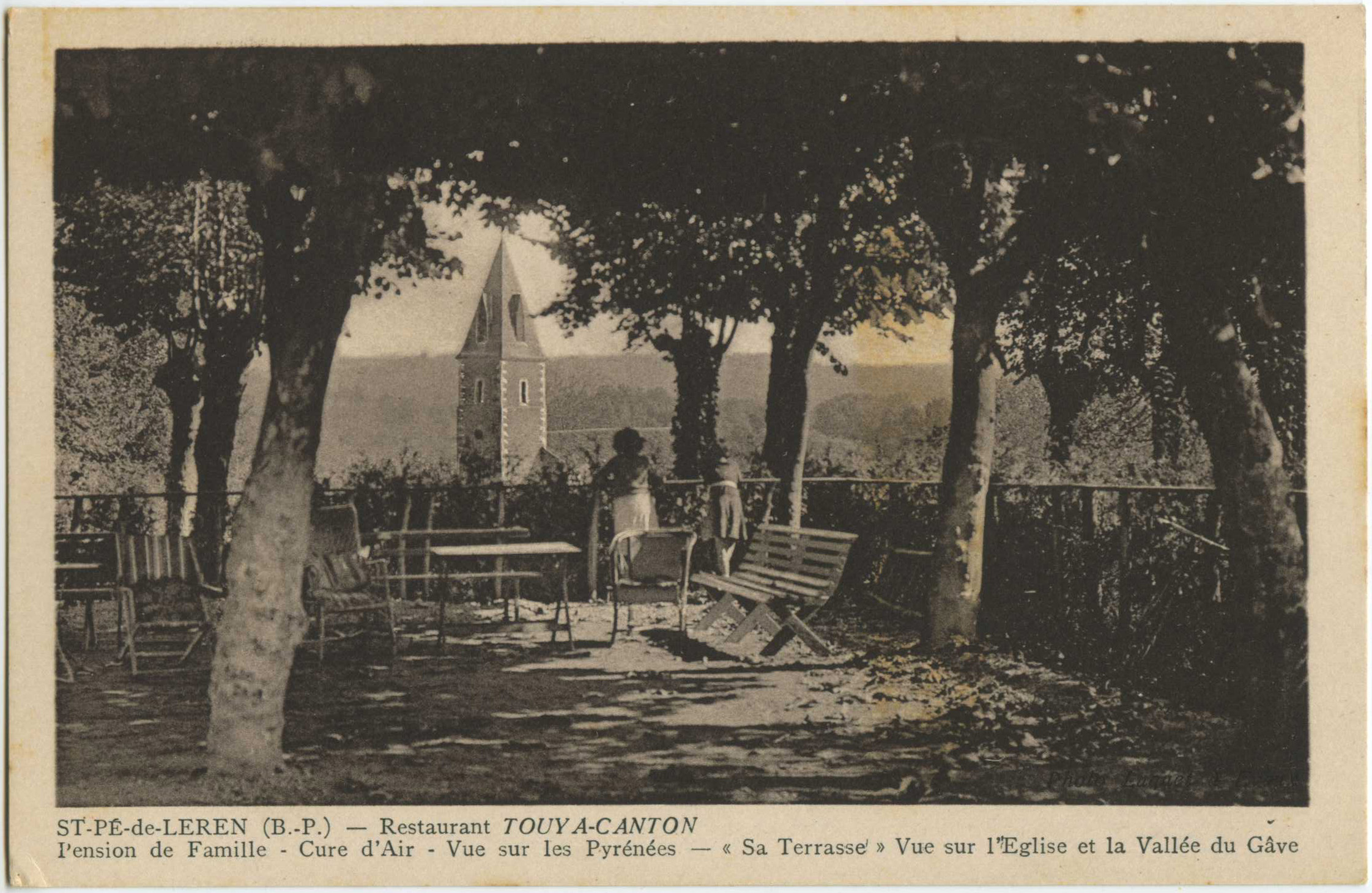 Saint-Pé-de-Léren - Restaurant TOUYA-CANTON - Pension de Famille - Cure d'Air - Vue sur les Pyrénées - « Sa Terrasse » Vue sur l'Eglise et la Vallée du Gâve