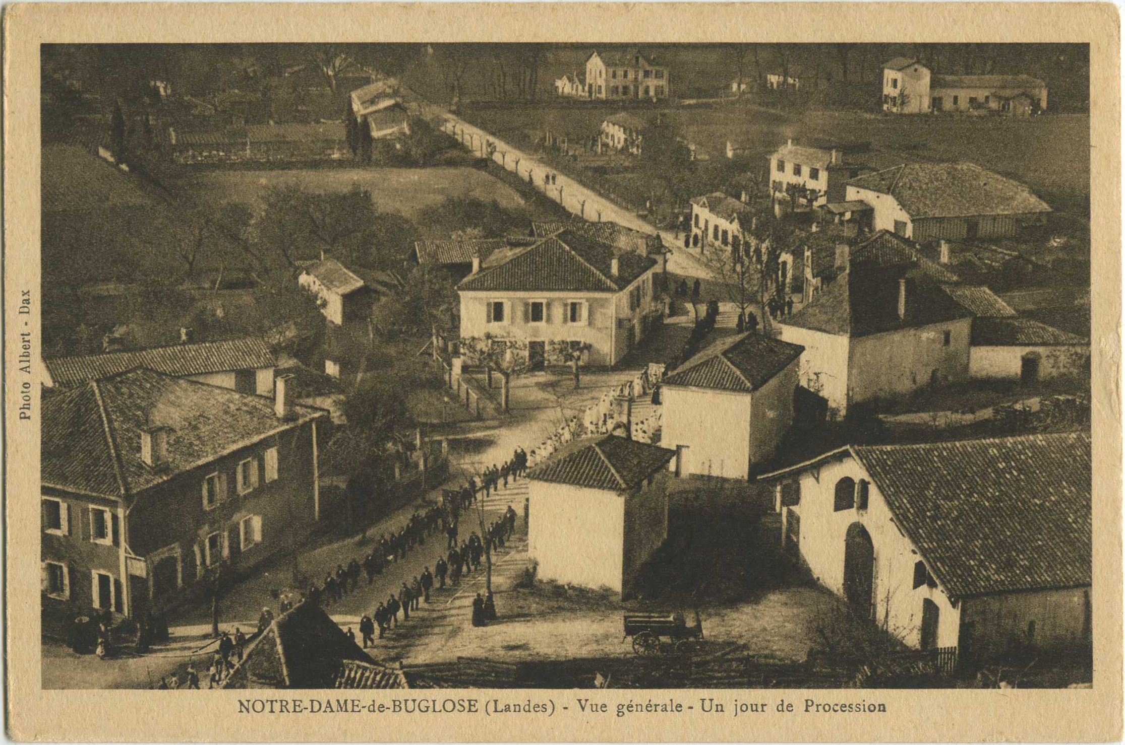 Saint-Vincent-de-Paul - NOTRE-DAME-de-BUGLOSE - Vue générale - Un jour de Procession