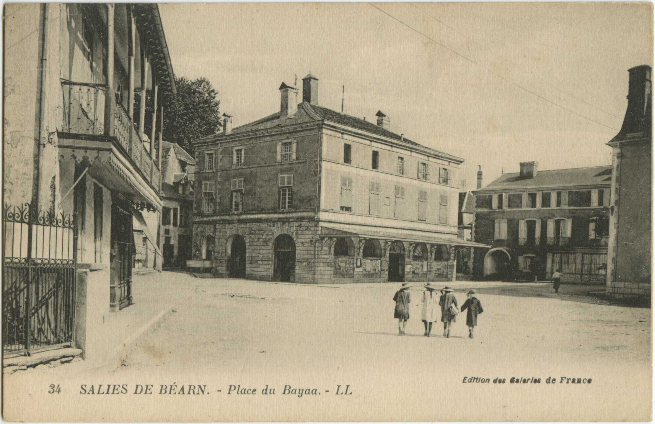 Salies-de-Béarn - Place du Bayaa