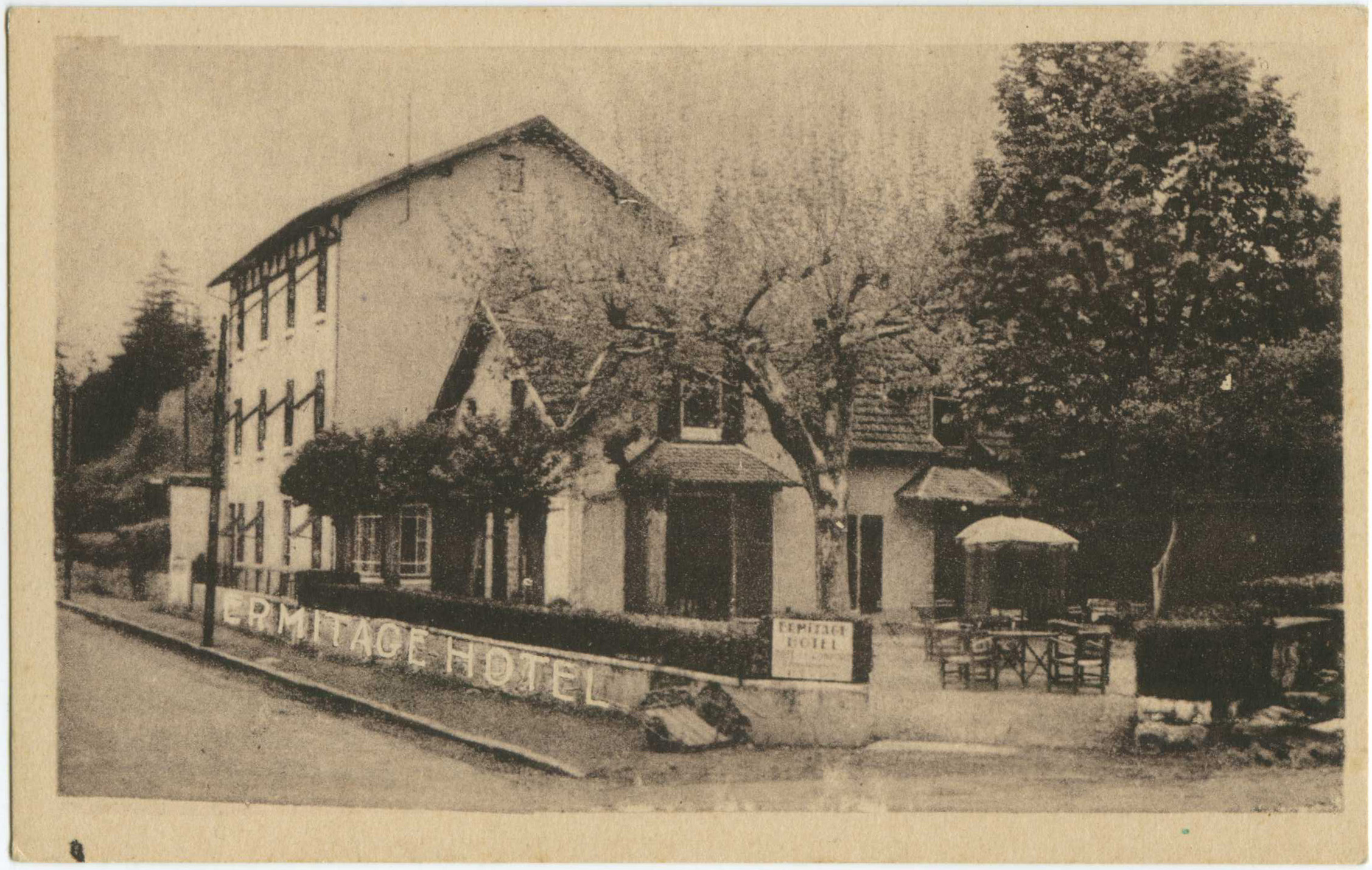 Salies-de-Béarn - « ERMITAGE-HOTEL » le confort moderne dans un cadre charmant - 14, Avenue Al Cartero Tél. 112