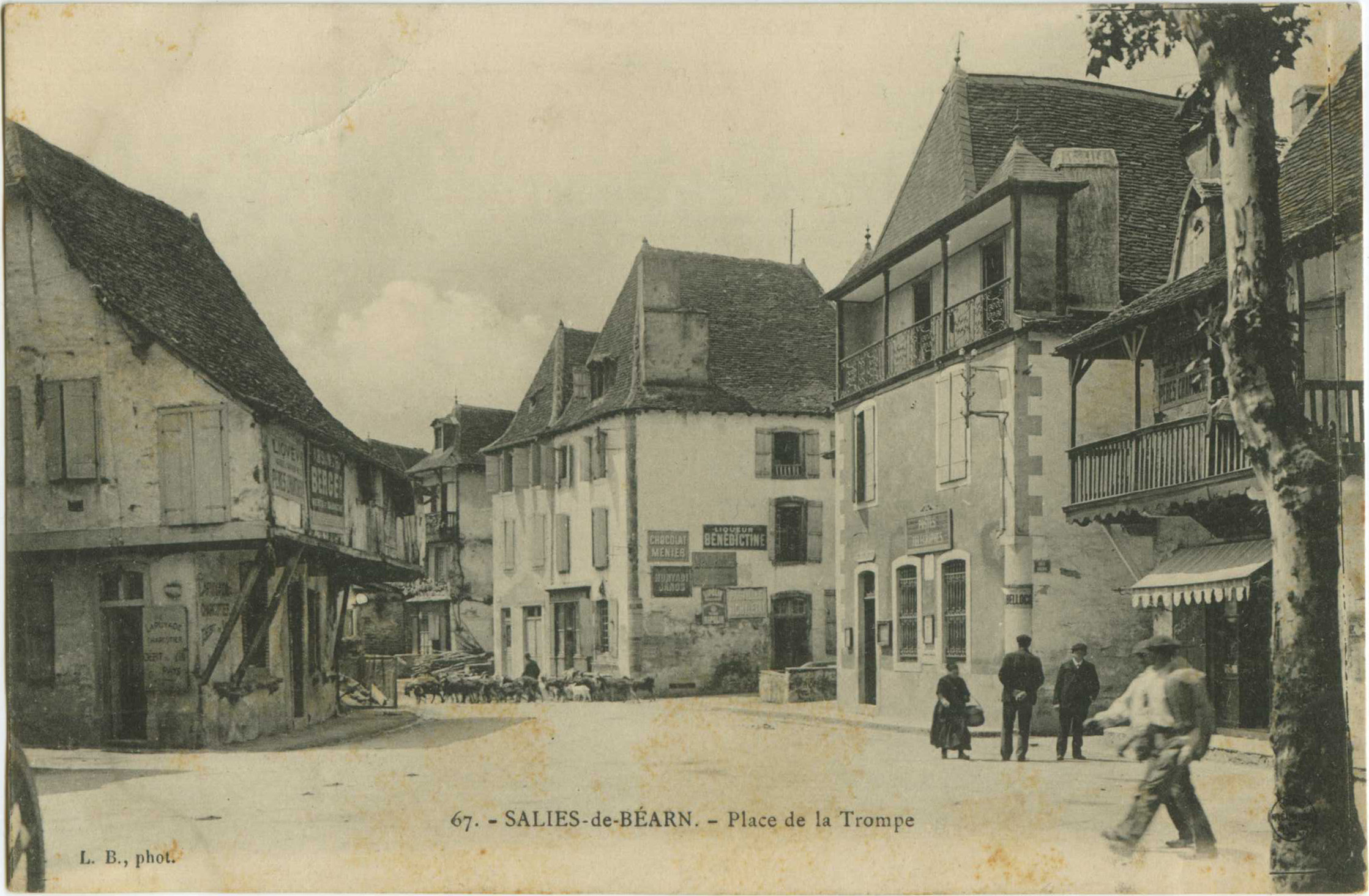 Salies-de-Béarn - Place de la Trompe