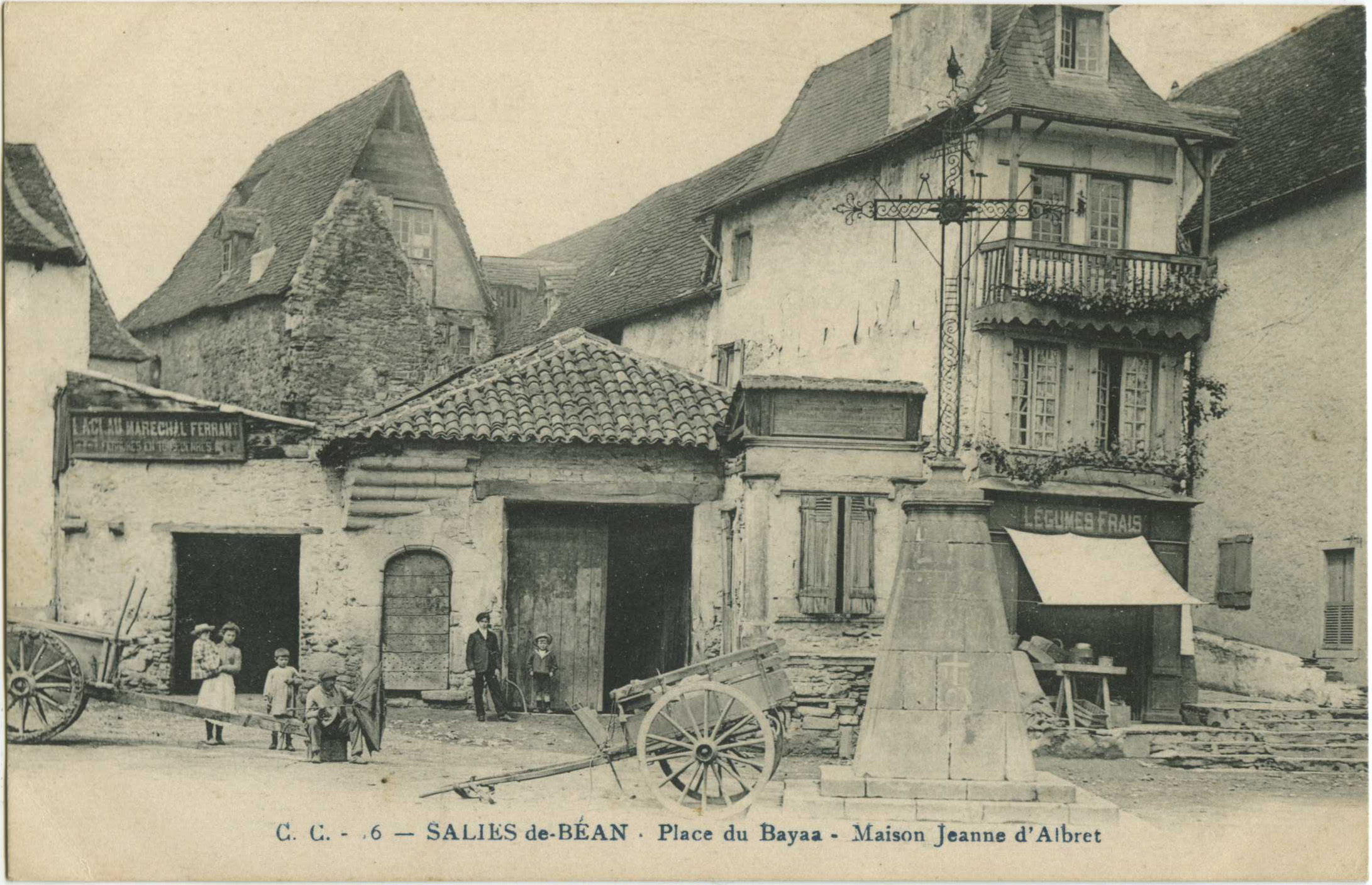 Salies-de-Béarn - Place du Bayaa - Maison Jeanne d'Albret