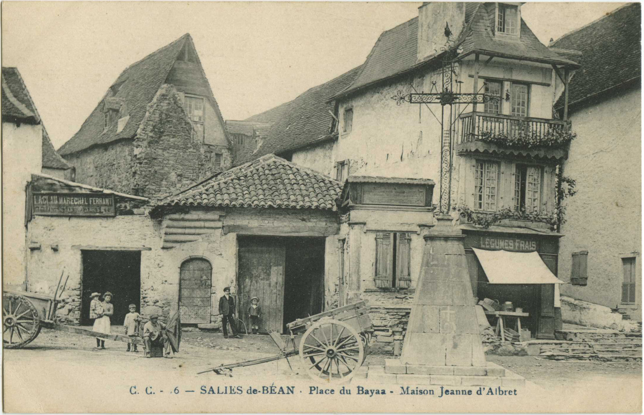 Salies-de-Béarn - Place du Bayaa - Maison Jeanne d'Albret