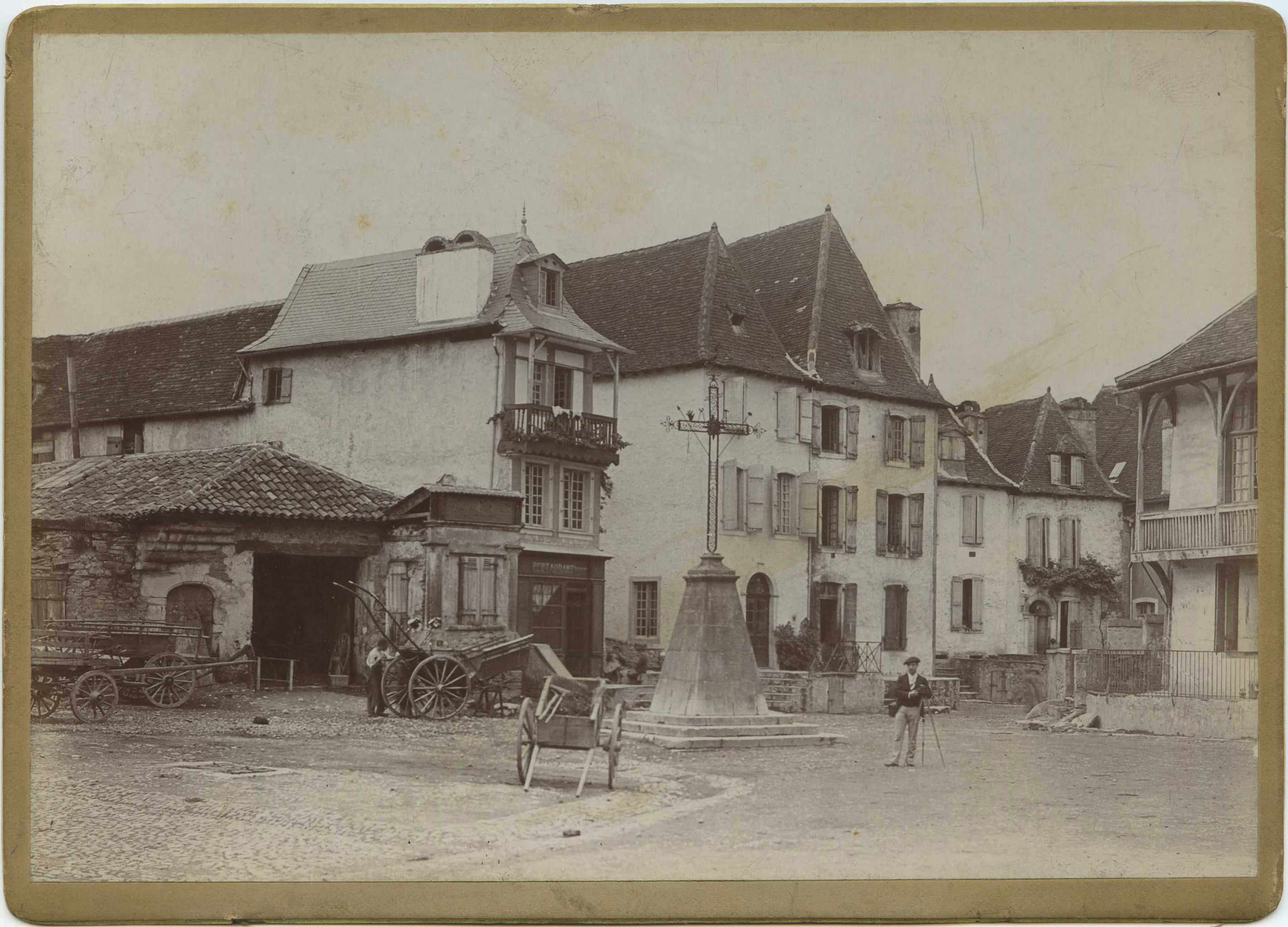 Salies-de-Béarn - Photo - La place du Bayaà