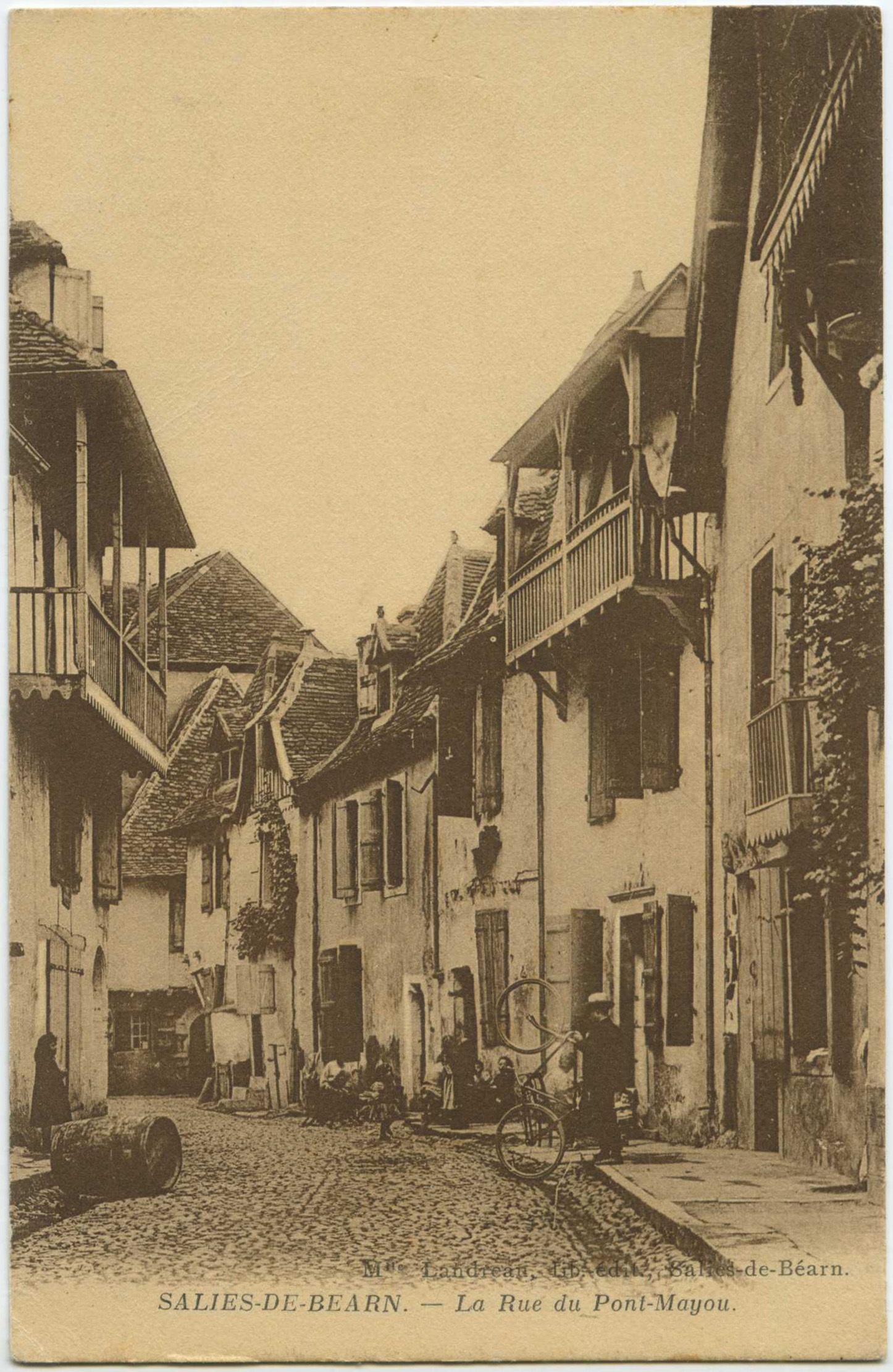 Salies-de-Béarn - La Rue du Pont-Mayou