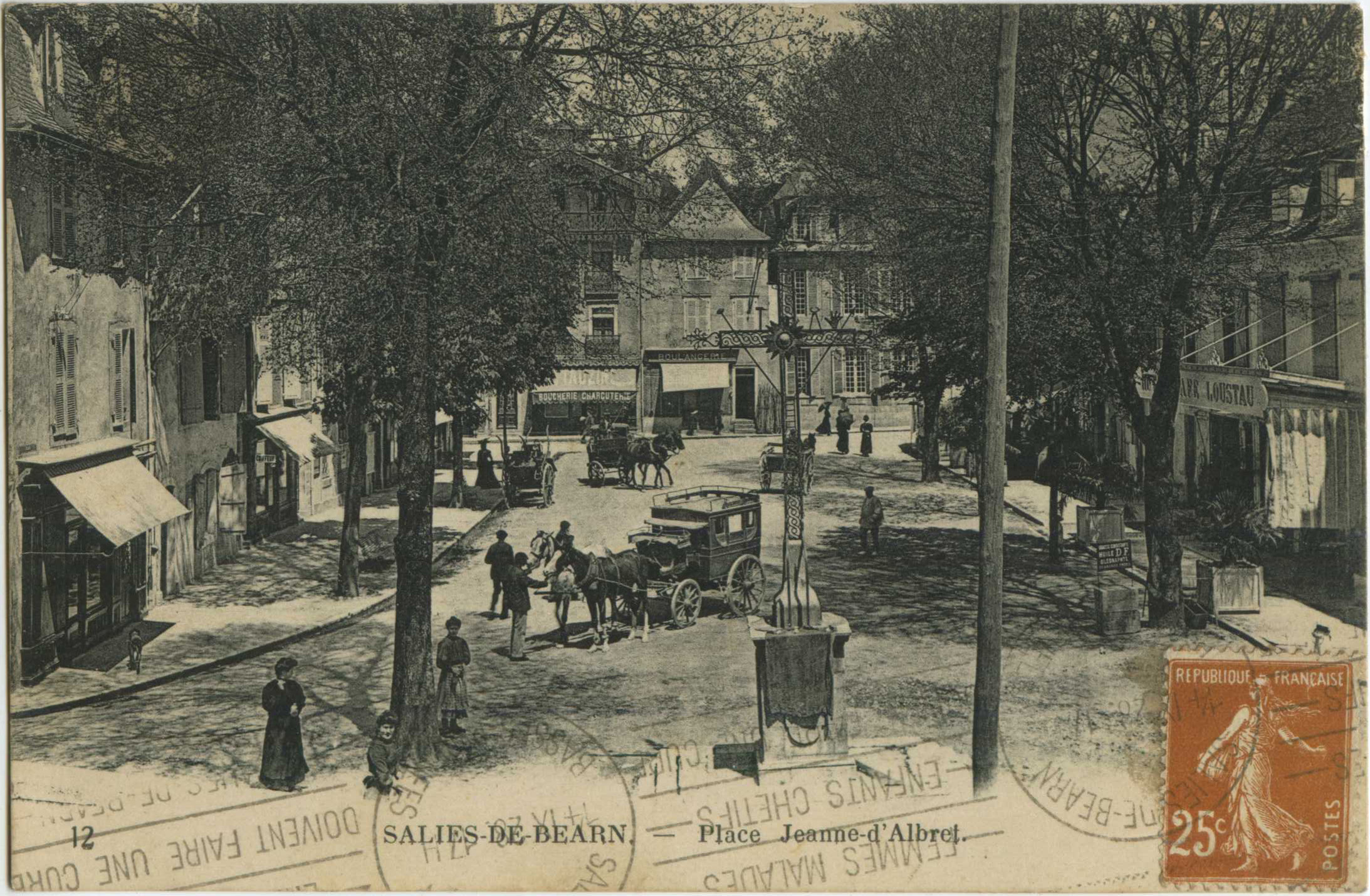 Salies-de-Béarn - Place Jeanne d'Albret