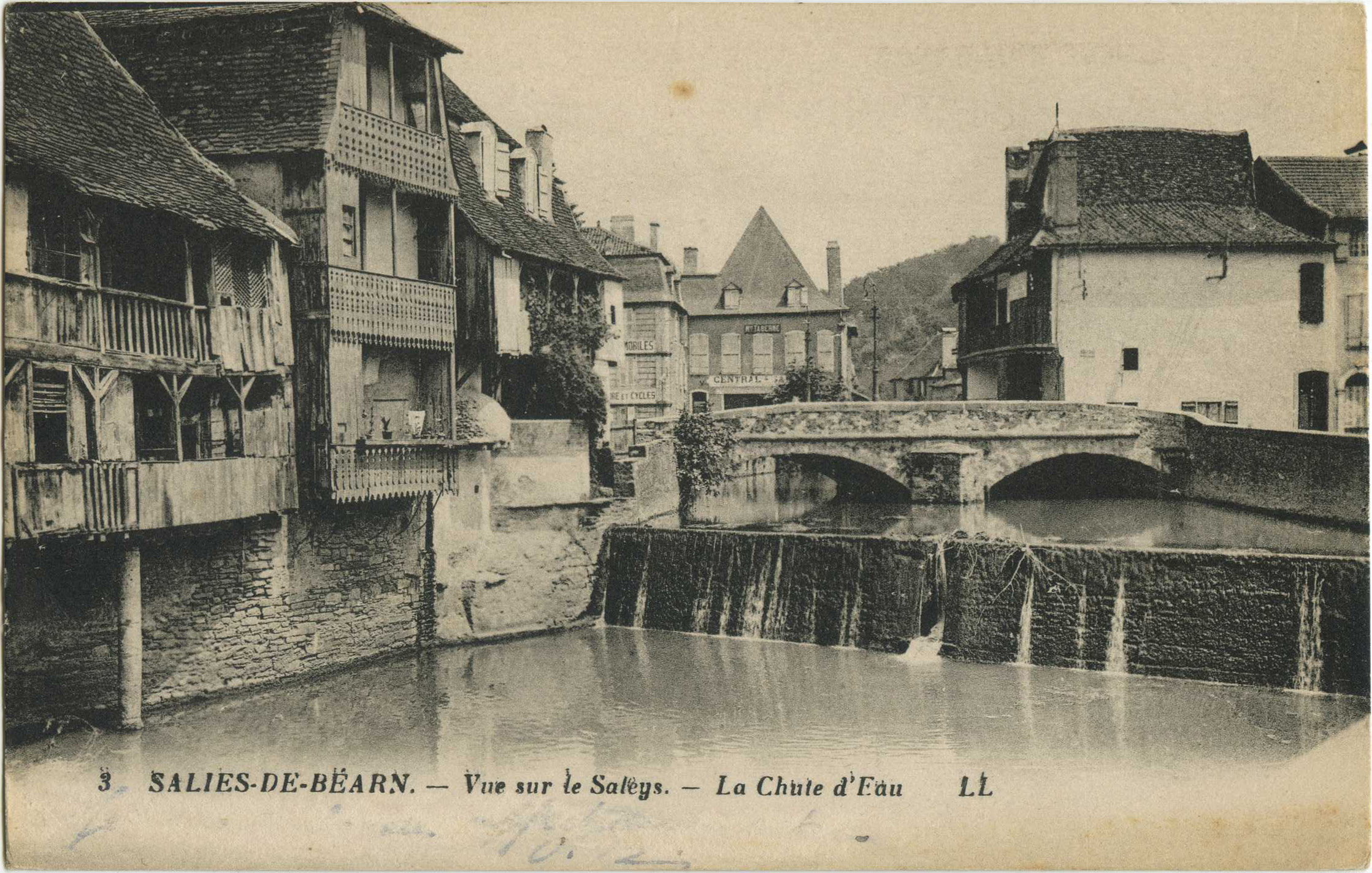 Salies-de-Béarn - Vue sur le Saleys - La Chute d'Eau