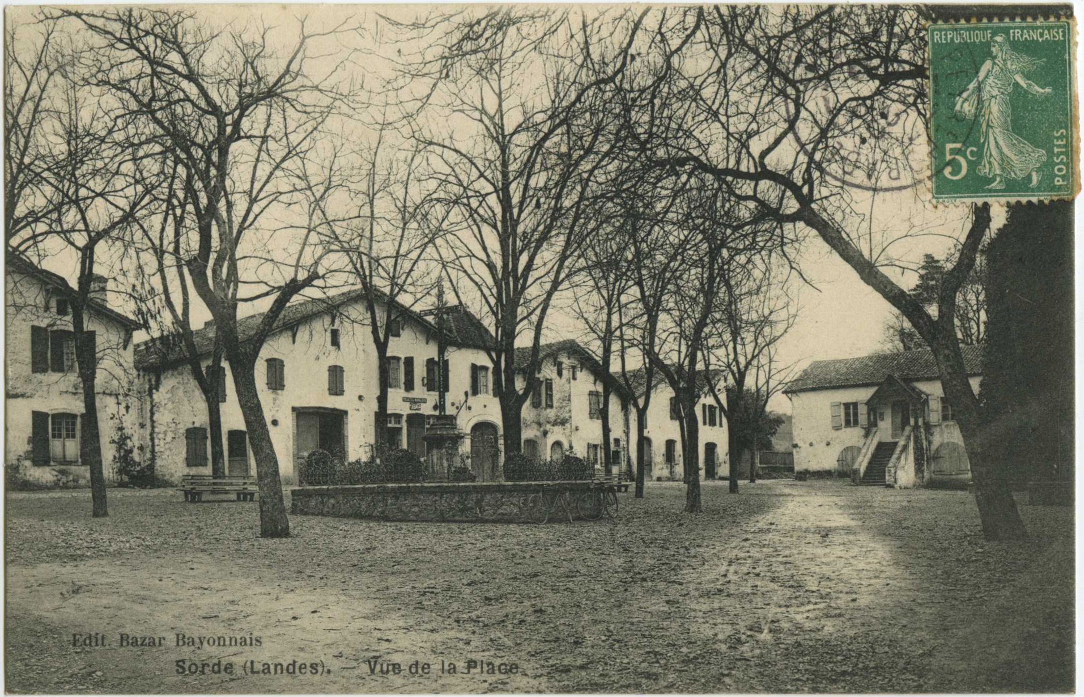 Sorde-l'Abbaye - Vue de la Place