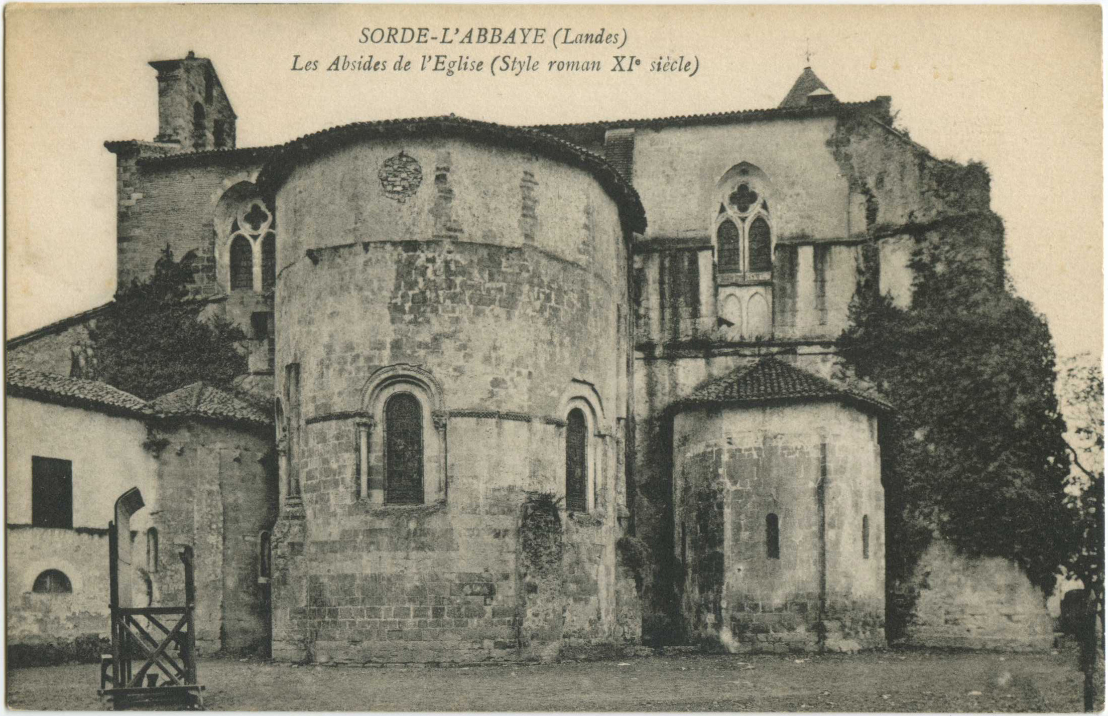 Sorde-l'Abbaye - Les Absides de l'Eglise (Style roman XI<sup>e</sup> siècle)
