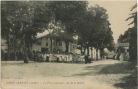 Carte postale ancienne - Sorde-l'Abbaye - La Place principale, côté de la Mairie