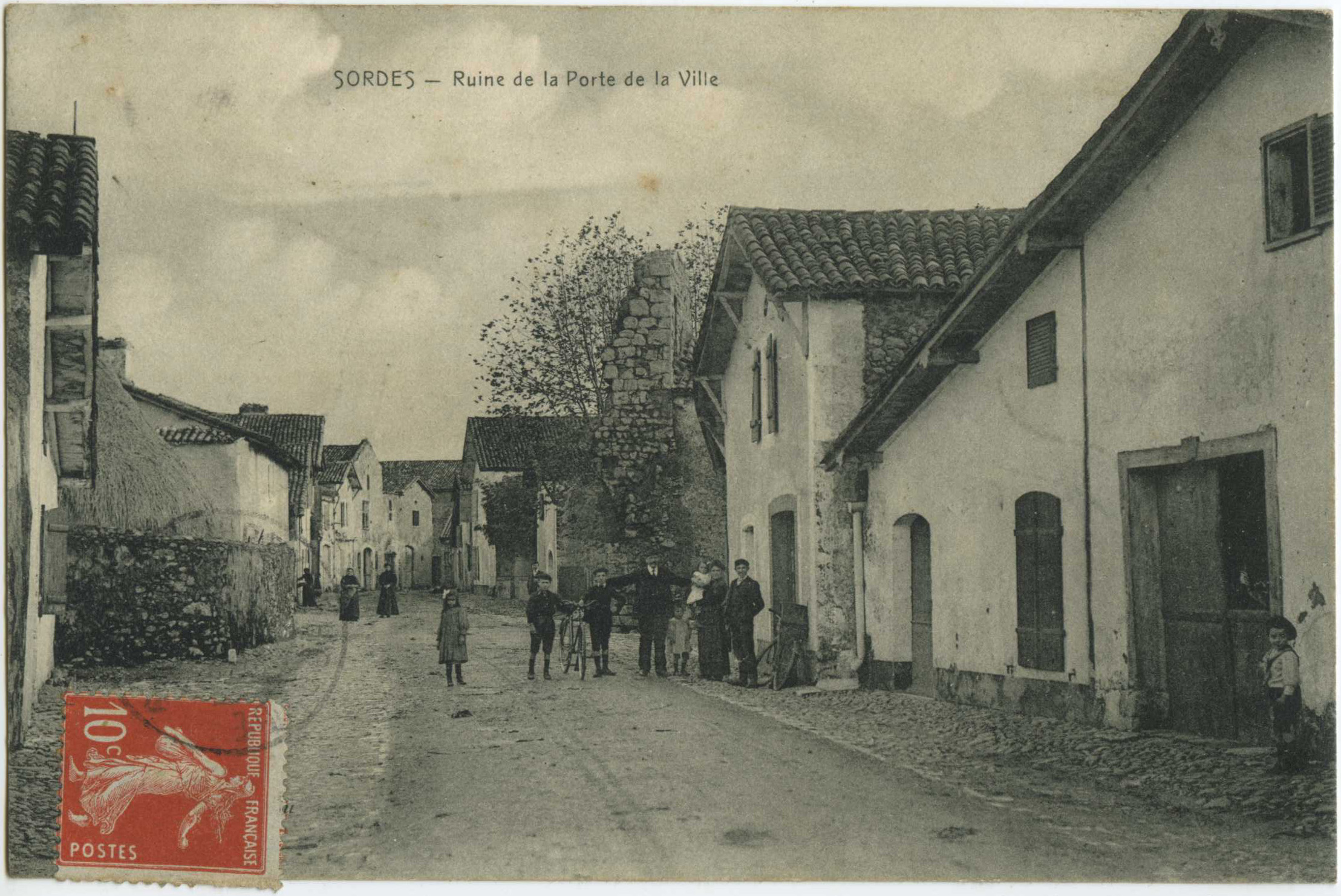 Sorde-l'Abbaye - Ruine de la Porte de la Ville