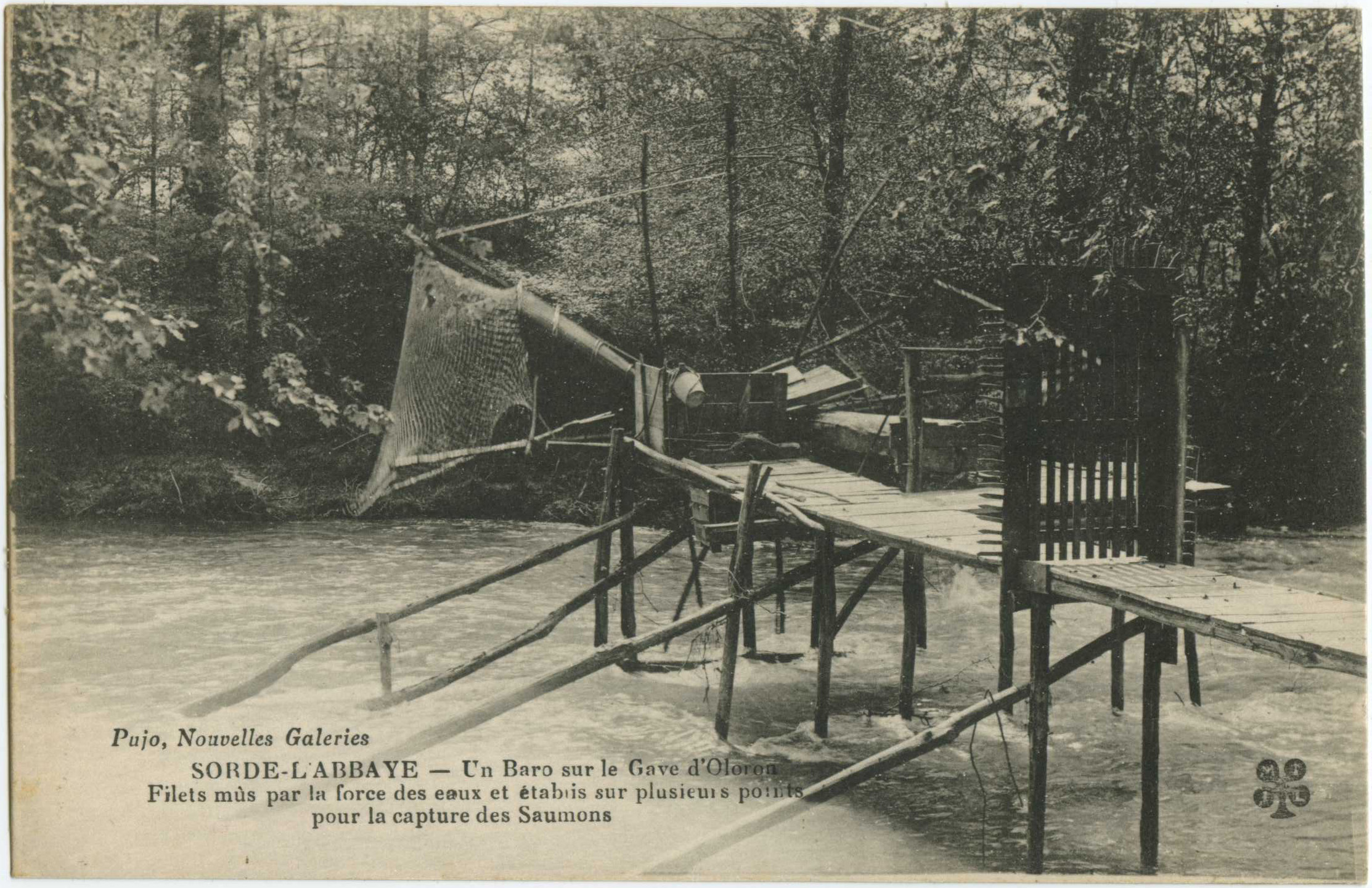 Sorde-l'Abbaye - Un Baro sur le Gave d'Oloron - Filets mus par la force des eaux et établis sur plusieurs points pour la capture des Saumons