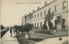Carte postale ancienne - Sorde-l'Abbaye - La Terrasse du Monastère