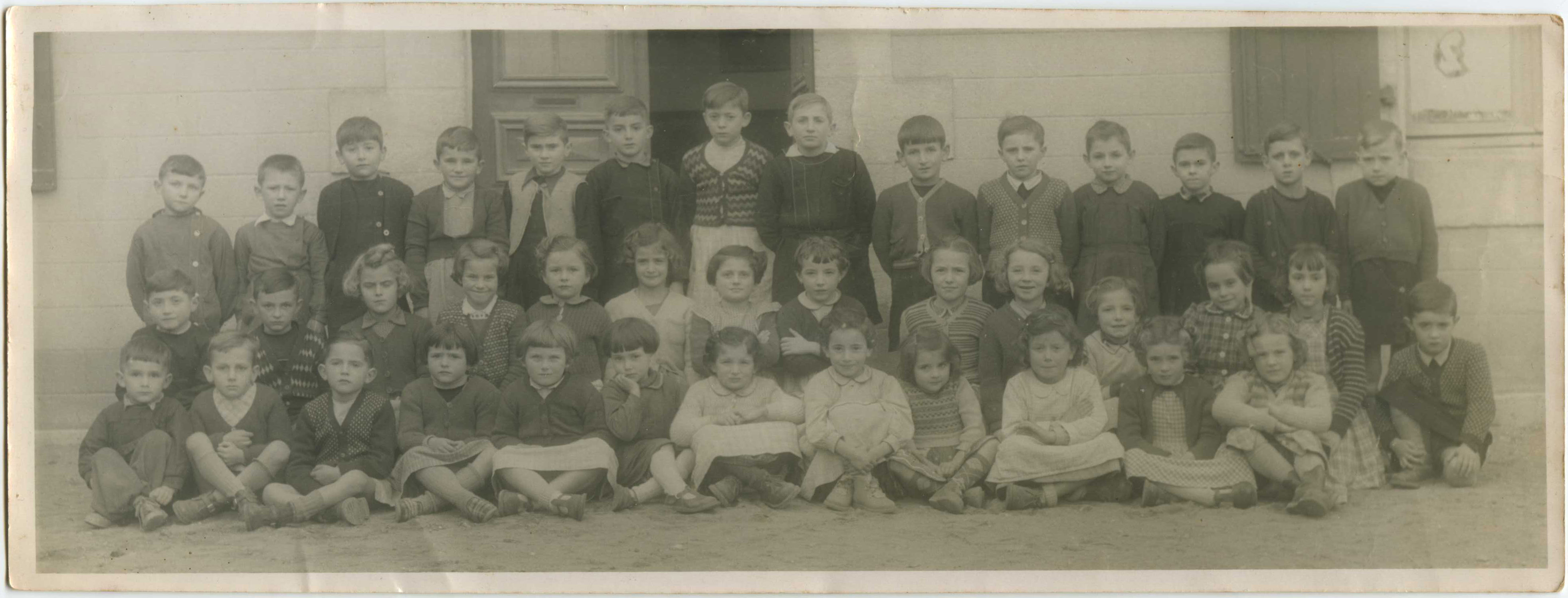 Téthieu - Ecole communale - photo de classe ( vers 1955 )