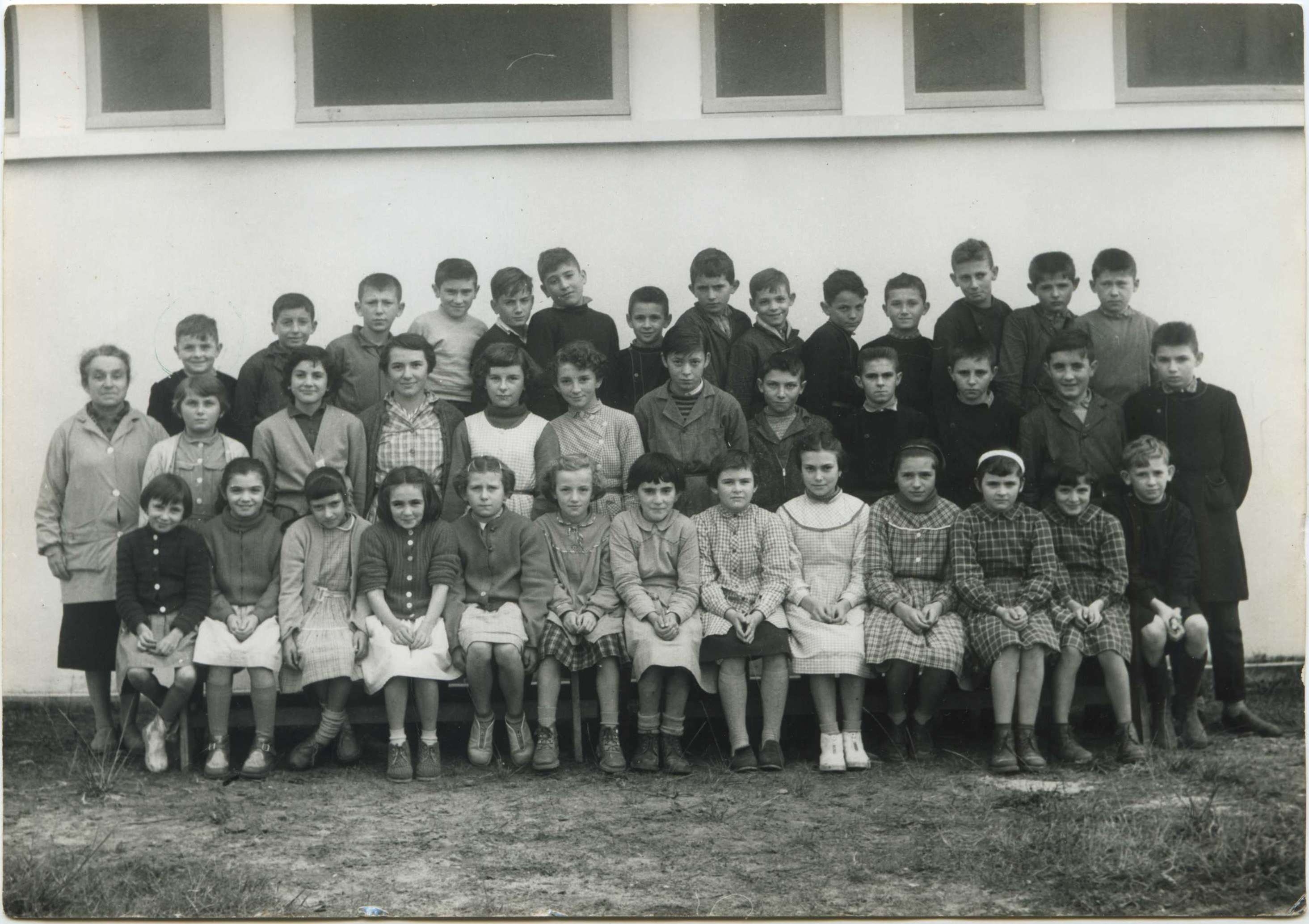 Téthieu - Ecole communale - photo de classe ( peut-être 1959-1960 )